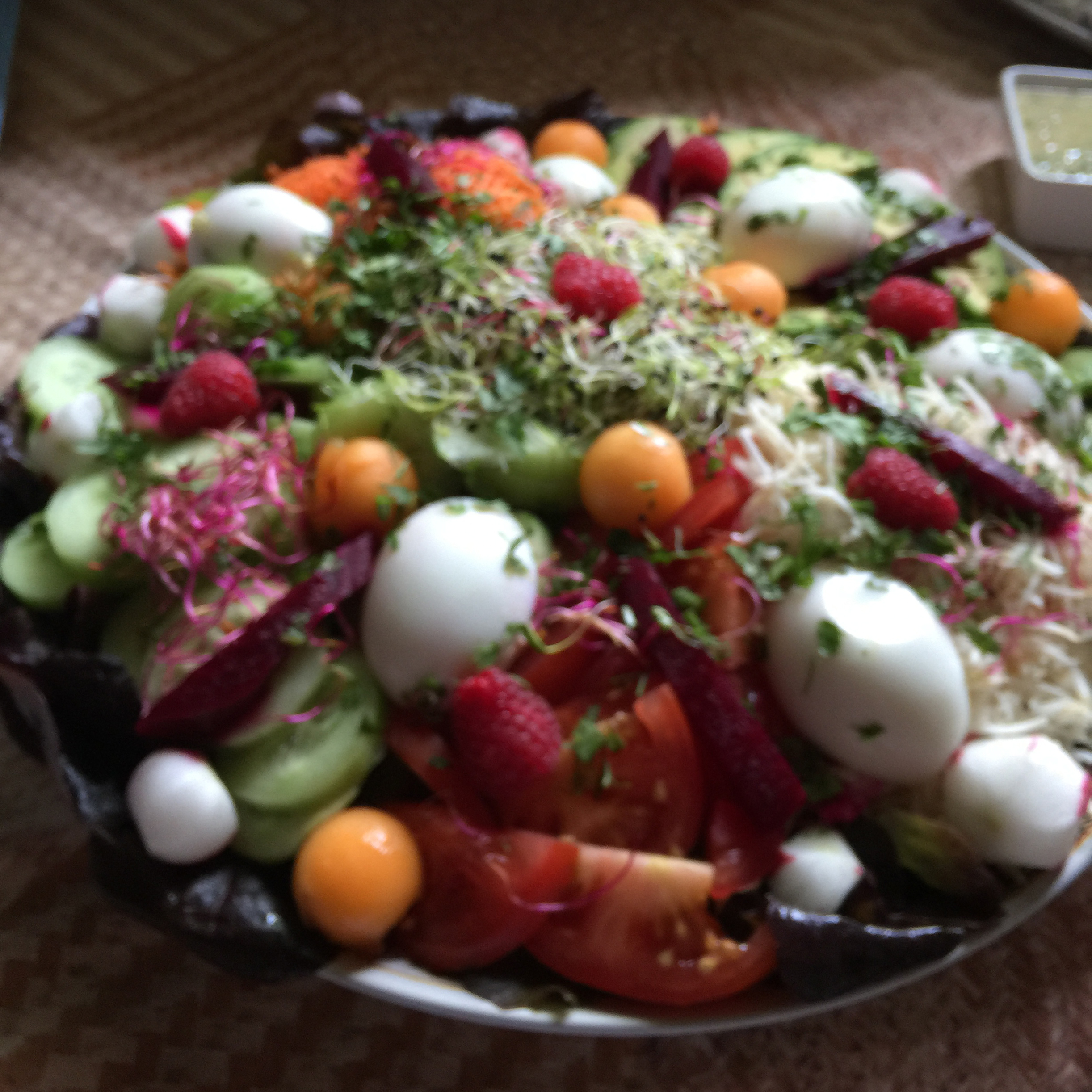 Salade composée et ses grillades